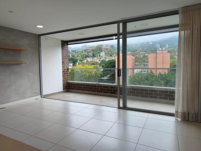 Apartamento de 3 alcobas en arriendo en Loma Del Esmeraldal, Envigado, 98 m² · foto 6 de 18