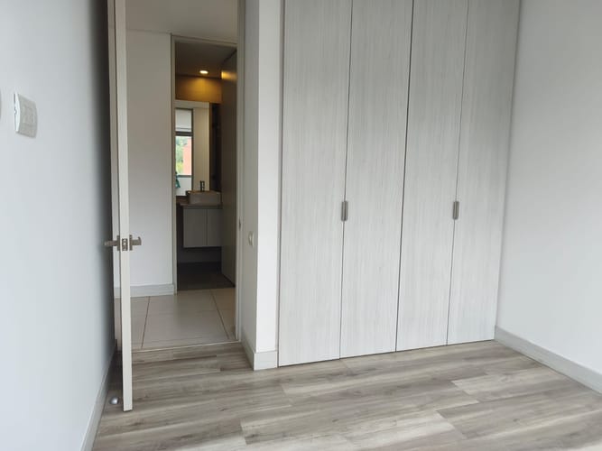 Apartamento de 3 alcobas en arriendo en Loma Del Esmeraldal, Envigado, 98 m² · foto 9 de 18