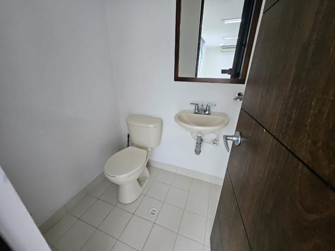 Oficina en arriendo en Los Balsos, Medellín, 50 m² · foto 3 de 10