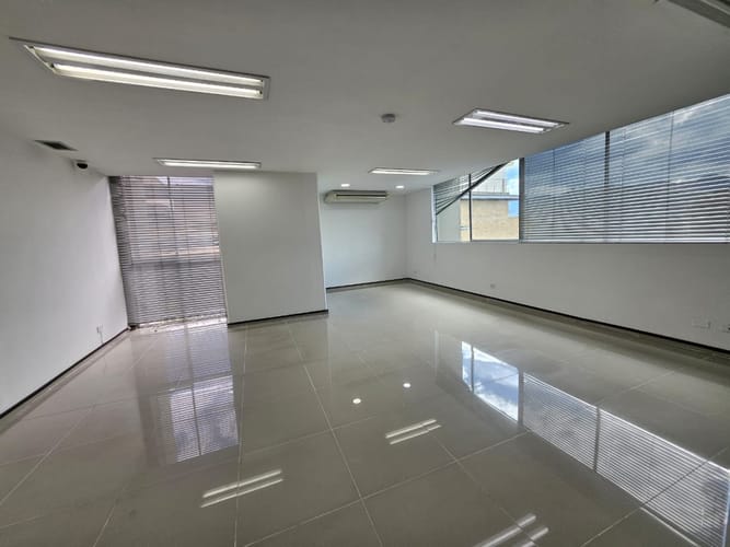 Oficina en arriendo en Los Balsos, Medellín, 50 m² · foto 4 de 10