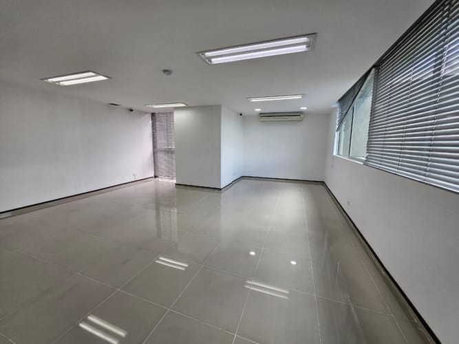 Oficina en arriendo en Los Balsos, Medellín, 50 m² · foto 5 de 10