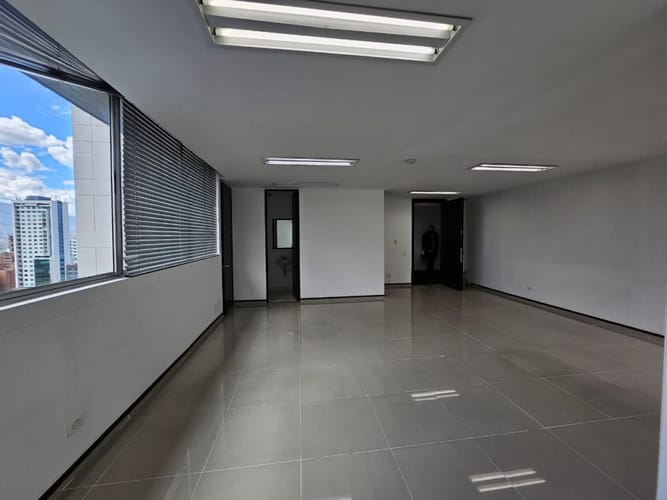 Oficina en arriendo en Los Balsos, Medellín, 50 m² · foto 6 de 10