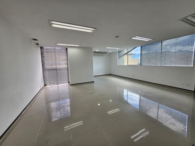 Oficina en arriendo en Los Balsos, Medellín, 50 m² · foto 10 de 10