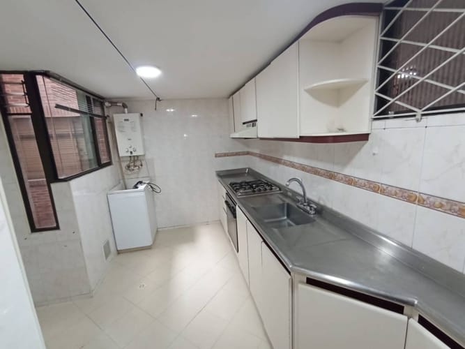 Apartamento de 3 alcobas en venta en El Batán, Bogotá, 76 m² · foto 3 de 24
