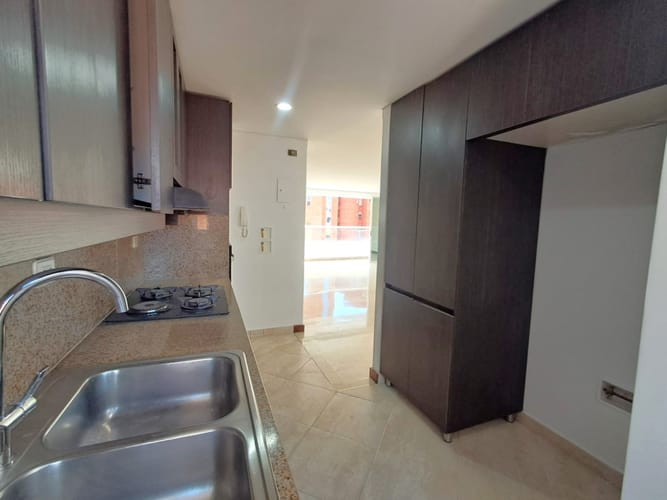 Apartamento de 3 alcobas en arriendo en Las Acacias, Medellín, 140 m² · foto 7 de 23