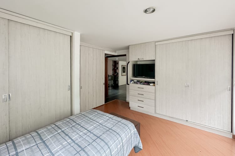 Apartamento de 3 alcobas en venta en Chicó Alto, Bogotá, 133 m² · foto 10 de 15