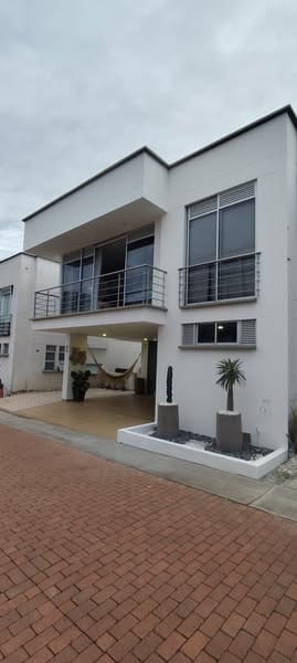 Casa de 3 alcobas en venta en El Cural, Ibagué, 234 m² · foto 2 de 24