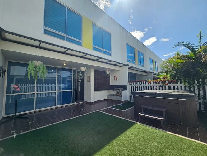 Casa de 3 alcobas en venta en Ricaurte, Ricaurte, 120 m² · foto 2 de 24