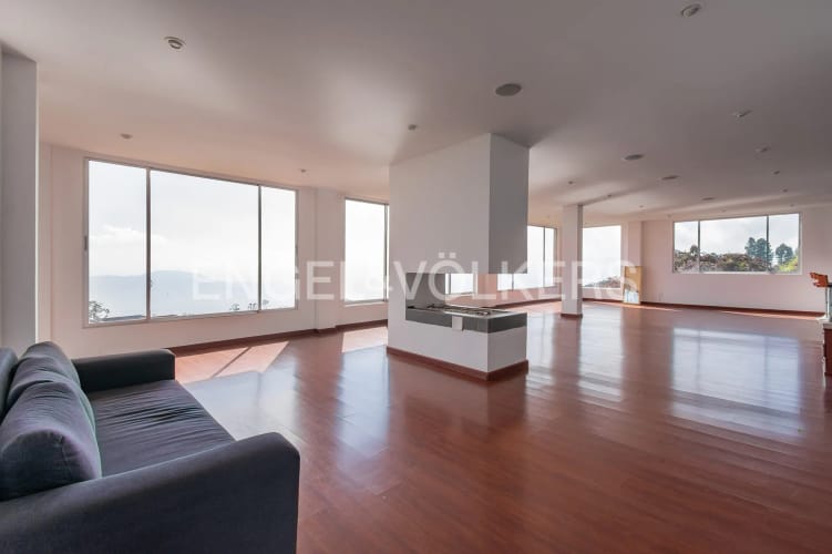 Casa de 3 alcobas en venta en Centro, Sopó, 440 m² · foto 2 de 20