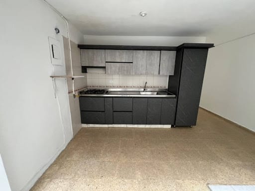 Casa de 4 alcobas en arriendo en El Velodromo, Medellín, 190 m² · foto 2 de 24
