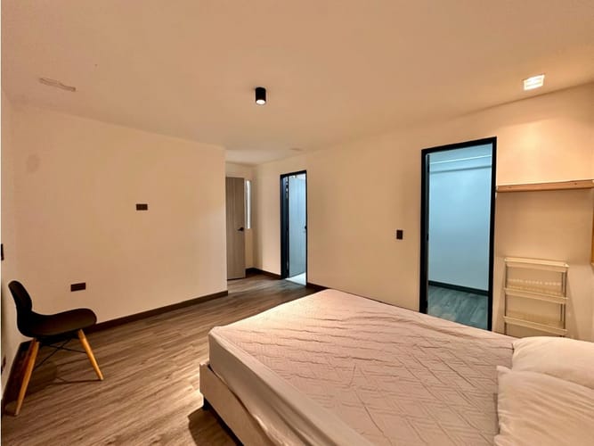 Apartamento de 4 alcobas en arriendo en Conquistadores, Medellín, 158 m² · foto 10 de 24