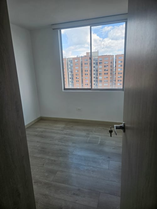 Apartamento de 3 alcobas en arriendo en El Vergel Oriental, Bogotá, 77 m² · foto 2 de 13