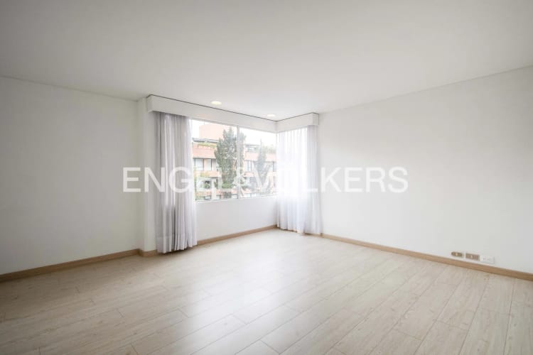 Apartamento en venta en Los Rosales, Bogotá · foto 9 de 12