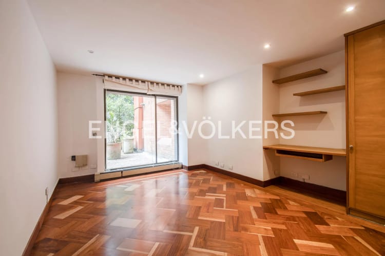 Apartamento de 5 alcobas en venta en Los Rosales, Bogotá, 450 m² · foto 10 de 22