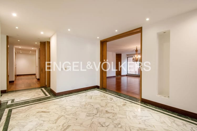 Apartamento de 5 alcobas en venta en Los Rosales, Bogotá, 450 m² · foto 4 de 22