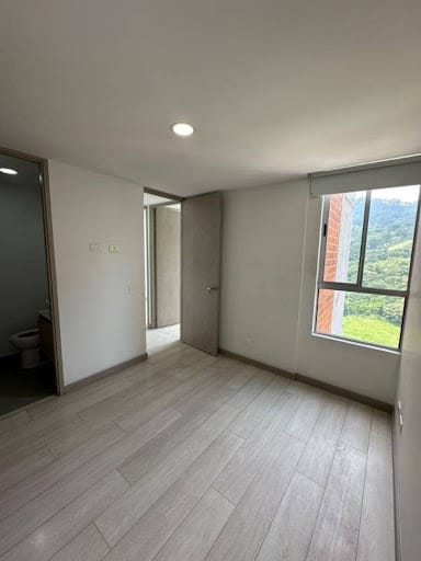 Apartamento de 3 alcobas en venta en San Remo, Sabaneta, 65 m² · foto 13 de 17