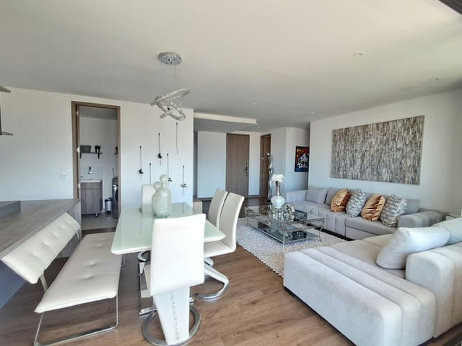 Apartamento de 3 alcobas en venta en El Castillo, Medellín, 138 m² · foto 7 de 24