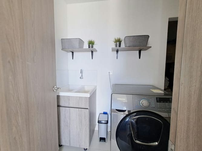 Apartamento de 3 alcobas en venta en El Castillo, Medellín, 138 m² · foto 9 de 24