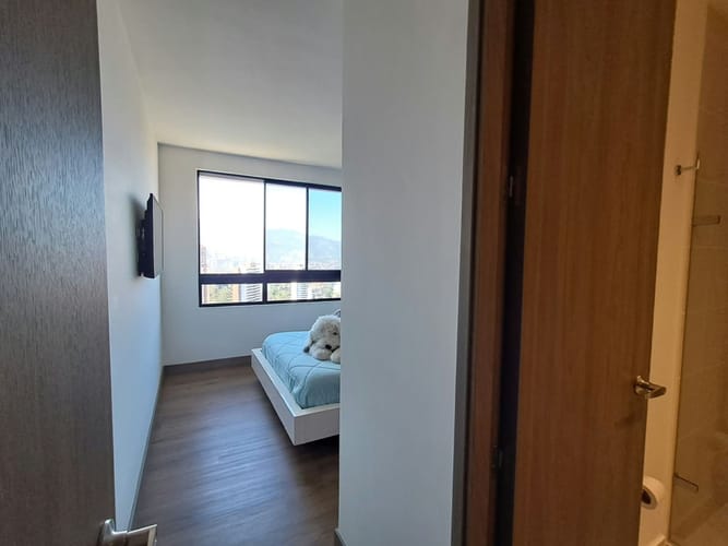 Apartamento de 3 alcobas en venta en El Castillo, Medellín, 138 m² · foto 13 de 24