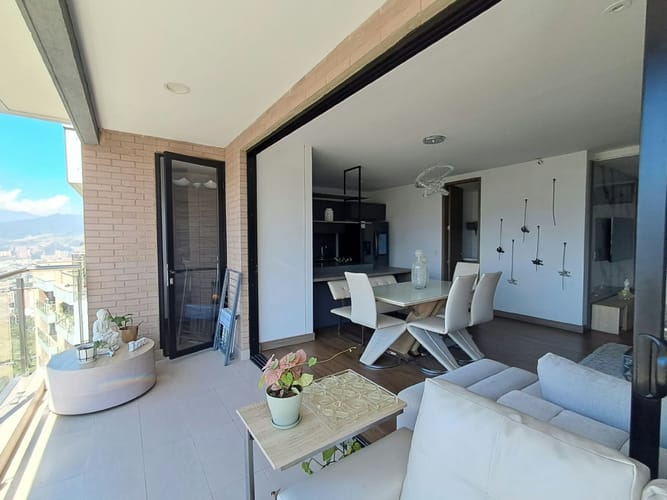 Apartamento de 3 alcobas en venta en El Castillo, Medellín, 138 m² · foto 16 de 24