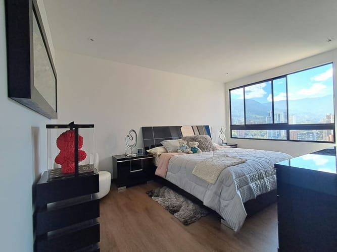 Apartamento de 3 alcobas en venta en El Castillo, Medellín, 138 m² · foto 20 de 24