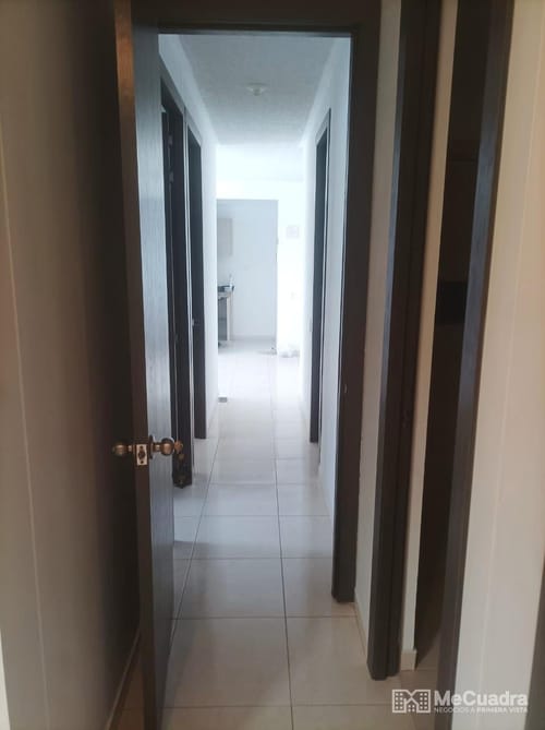 Apartamento de 3 alcobas en venta en El Consuelo, Girón, 59 m² · foto 5 de 10