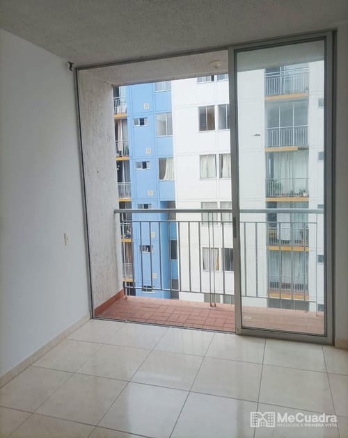 Apartamento de 3 alcobas en venta en El Consuelo, Girón, 59 m² · foto 7 de 10
