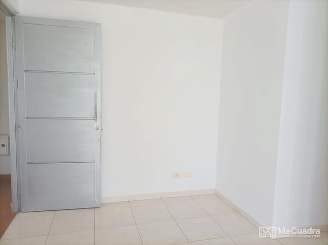 Apartamento de 3 alcobas en venta en El Consuelo, Girón, 59 m² · foto 8 de 10