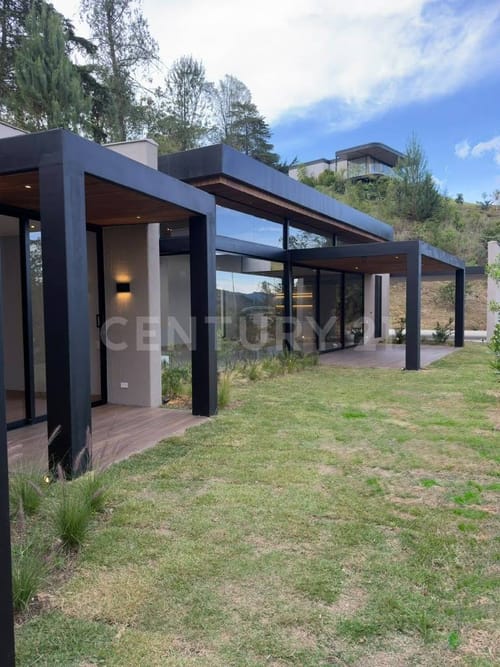 Casa de 3 alcobas en venta en Pantanillo, El Retiro, 261 m² · foto 2 de 15