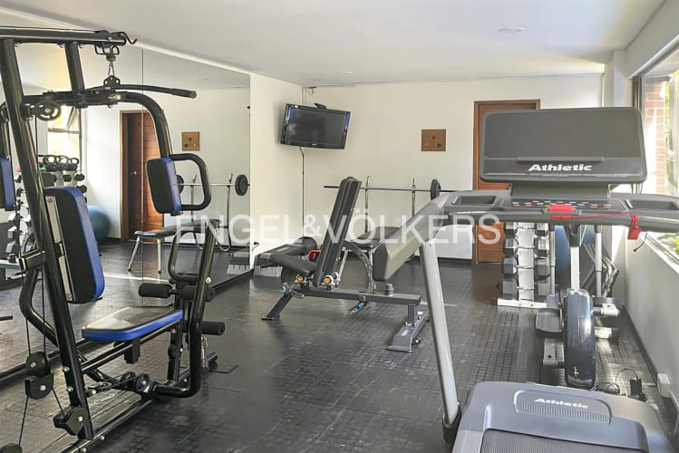 Apartamento de 3 alcobas en venta en Los Rosales, Bogotá, 194 m² · foto 18 de 19