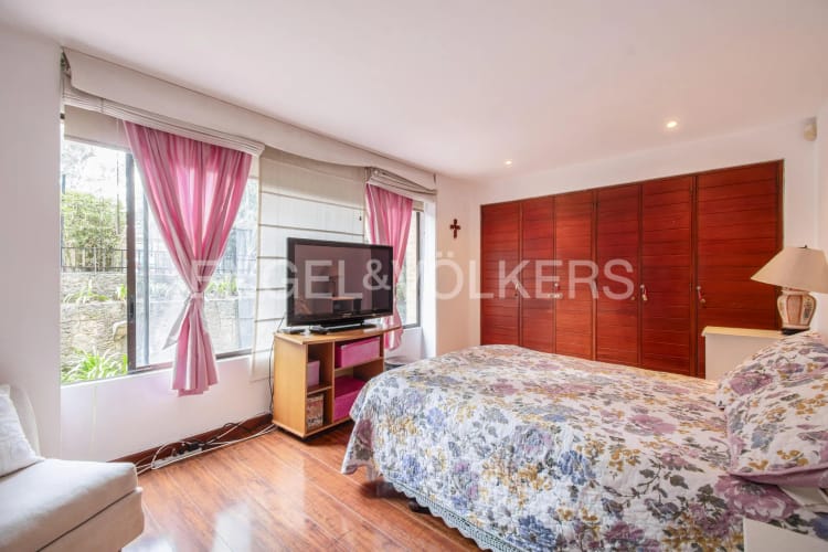 Apartamento de 3 alcobas en venta en Los Rosales, Bogotá, 194 m² · foto 10 de 19