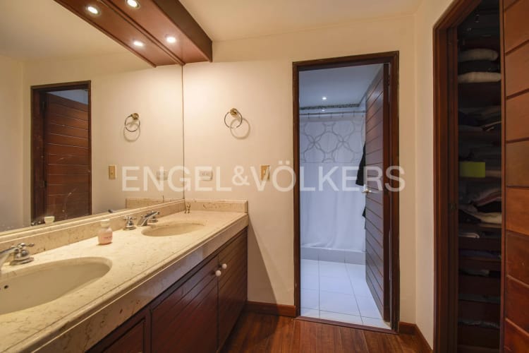 Apartamento de 3 alcobas en venta en Los Rosales, Bogotá, 194 m² · foto 9 de 19