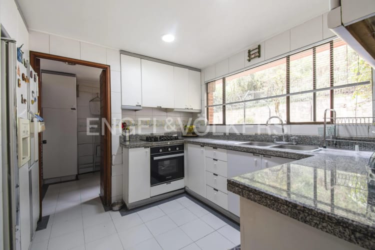Apartamento de 3 alcobas en venta en Los Rosales, Bogotá, 194 m² · foto 6 de 19