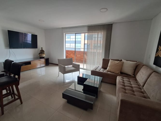 Apartamento de 3 alcobas en arriendo en Laureles, Medellín, 130 m² · foto 3 de 20