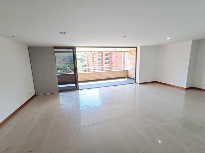Apartamento de 3 alcobas en arriendo en El Diamante No. 2, Medellín, 155 m² · foto 2 de 24