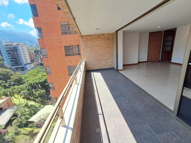 Apartamento de 3 alcobas en arriendo en El Diamante No. 2, Medellín, 155 m² · foto 3 de 24