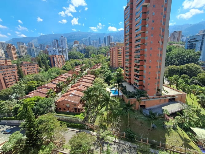 Apartamento de 3 alcobas en arriendo en El Diamante No. 2, Medellín, 155 m² · foto 4 de 24