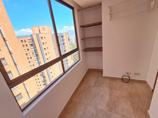 Apartamento de 3 alcobas en arriendo en El Diamante No. 2, Medellín, 155 m² · foto 9 de 24