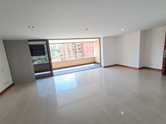 Apartamento de 3 alcobas en arriendo en El Diamante No. 2, Medellín, 155 m² · foto 11 de 24