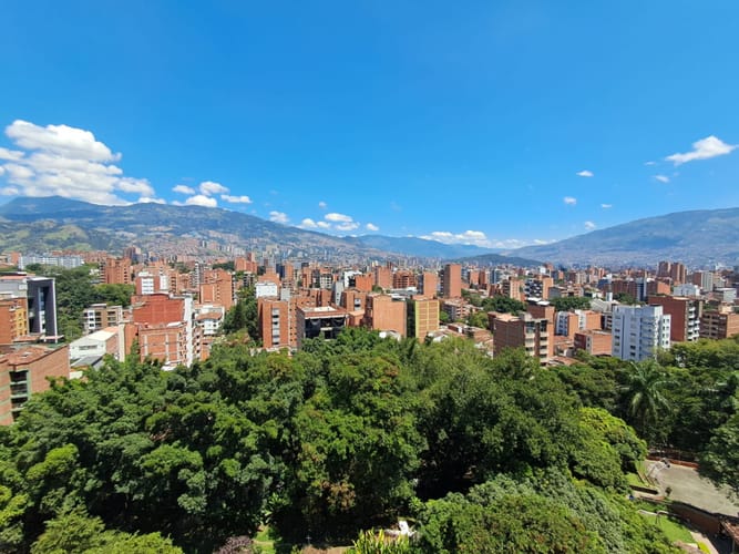 Apartamento de 3 alcobas en arriendo en La Castellana, Medellín, 105 m² · foto 2 de 21