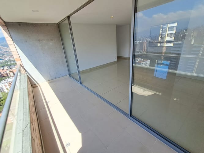 Apartamento de 3 alcobas en arriendo en Castropol, Medellín, 130 m² · foto 3 de 21