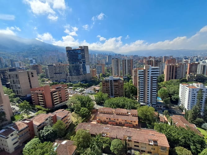 Apartamento de 3 alcobas en arriendo en Castropol, Medellín, 130 m² · foto 4 de 21