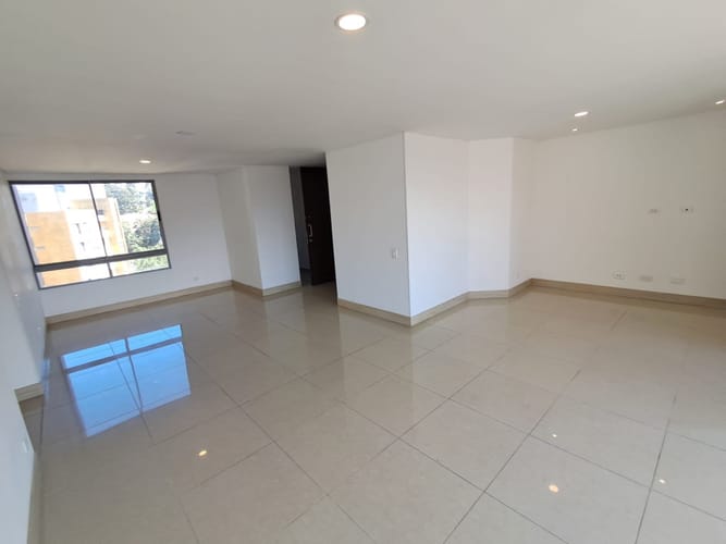 Apartamento de 3 alcobas en arriendo en Castropol, Medellín, 130 m² · foto 5 de 21