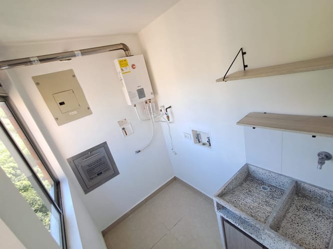 Apartamento de 3 alcobas en arriendo en Castropol, Medellín, 130 m² · foto 8 de 21