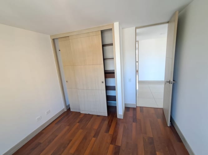 Apartamento de 3 alcobas en arriendo en Castropol, Medellín, 130 m² · foto 12 de 21