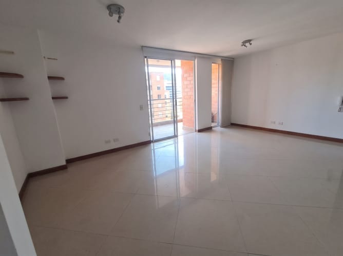 Apartamento de 3 alcobas en arriendo en Las Acacias, Medellín, 100 m² · foto 2 de 14