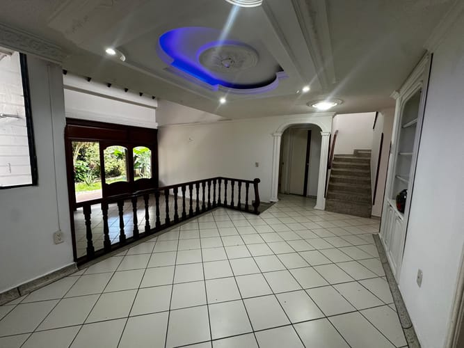 Casa de 5 alcobas en arriendo en La Floresta, Bucaramanga, 240 m² · foto 4 de 23