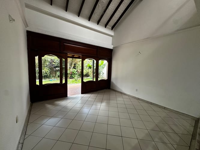 Casa de 5 alcobas en arriendo en La Floresta, Bucaramanga, 240 m² · foto 5 de 23