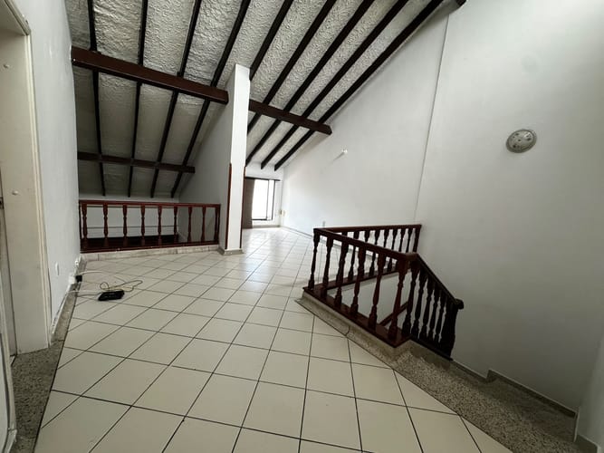 Casa de 5 alcobas en arriendo en La Floresta, Bucaramanga, 240 m² · foto 12 de 23