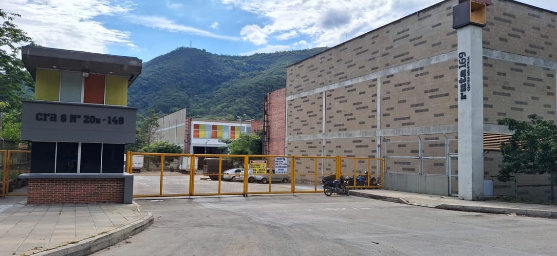 Bodega en arriendo en Centro, Girón, 600 m² · foto 10 de 10